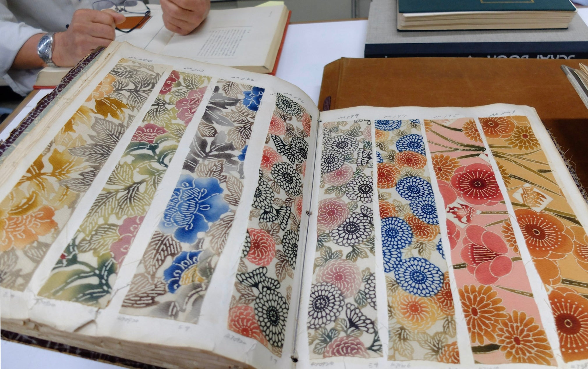 Full-Panel Chiyogami Silk Screen Print, White Islands